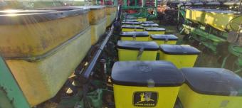 Сеялка пропашная пневматиическая John Deere 1750 - 8 рядная. foto 8