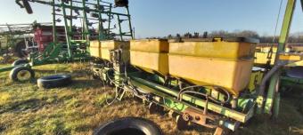 Сеялка пропашная пневматиическая John Deere 1750 - 8 рядная. foto 10
