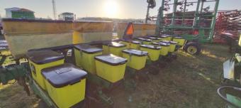 Сеялка пропашная пневматиическая John Deere 1750 - 8 рядная. foto 4