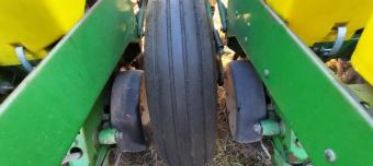 Сеялка пропашная пневматиическая John Deere 1750 - 8 рядная. foto 6