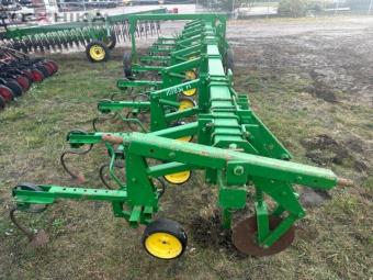 Пропашной культиватор John Deere 845 foto 3