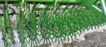 Ротационная борона John Deere 400 9,0 м foto 4