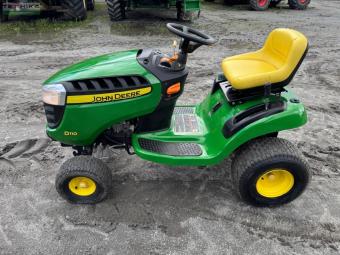 Газонокосилка John Deere D110 foto 3
