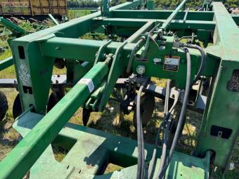 Дисковый глубокорыхлитель John Deere 2700  на 7 стоек foto 3