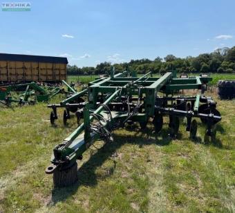 Дисковый глубокорыхлитель John Deere 2700  на 7 стоек