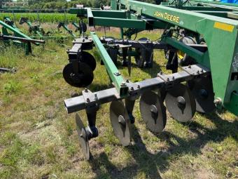 Дисковый глубокорыхлитель John Deere 2700  на 7 стоек foto 13