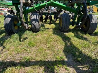 Дисковый глубокорыхлитель John Deere 2700  на 7 стоек foto 15