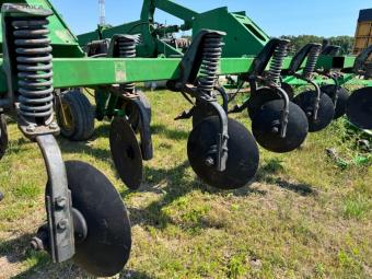 Дисковый глубокорыхлитель John Deere 2700  на 7 стоек foto 9