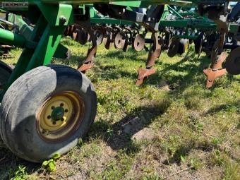 Дисковый глубокорыхлитель John Deere 2700 на 7 стоек foto 17