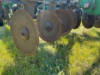 Дисковый глубокорыхлитель John Deere 2700 на 7 стоек foto 4