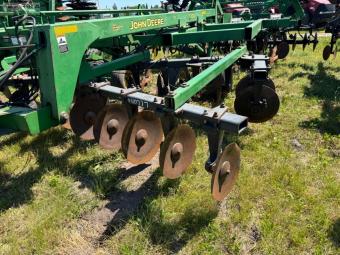 Дисковый глубокорыхлитель John Deere 2700 на 7 стоек foto 15