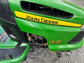 Газонокосилка John Deere LA120 foto 4